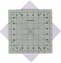 Bild på Fiskars Rotating Cutting Mat Self Healing 7” x 7”