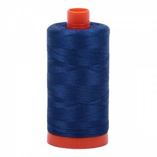 Bild på Aurifil 2780 Dark Delft Blue Mako Cotton 50/2