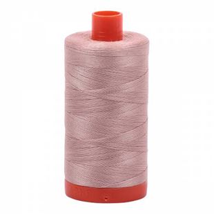 Bild på Aurifil 2375 Antique Blush Mako Cotton 50/2