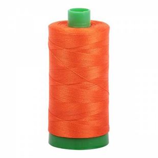 Bild på Aurifil 1104 Neon Orange Mako Cotton 40/2 bomullstråd