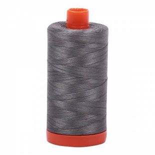 Bild på Aurifil 5004 Grey Smoke Mako Cotton 50/2