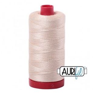 Bild på Aurifil 2000 Light Sand Mako Cotton 12 Broderitråd 325m