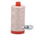 Bild på Aurifil 2310 Light Beige Mako Cotton 50/2