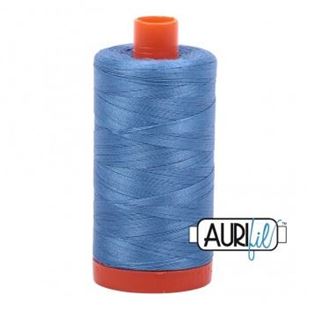 Bild på Aurifil 2725 Light Wedgewood Mako Cotton 50/2