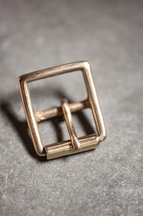 Bild på Merchant & Mills Brass Roller Buckle 1″