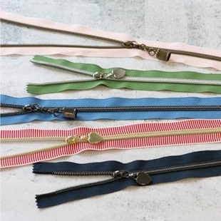 Bild på Preppy Zipper Bundle Box med dragkedjor från Sallie Tomato