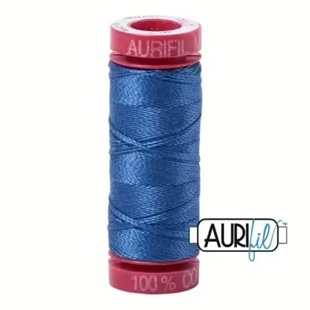 Bild på Aurifil 2730 Delft Blue Mako Cotton 12 Broderitråd 50 m