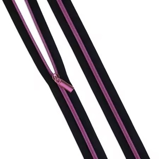 Bild på Zippers By The Yard Sallie Tomato Tula Pink Black Tape  Pink Teeth dragkedja blixtlås