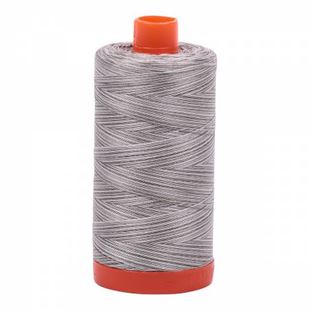 Bild på Aurifil 4670 Silver Fox Mako Cotton 50/2 