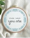 Bild på ”Own who you are” The Folklore Company Broderikit med Aidaväv
