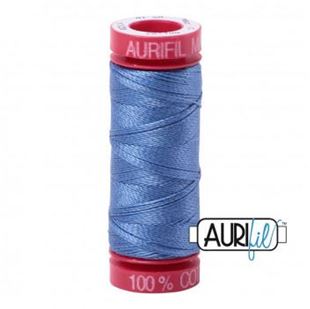 Bild av Aurifil 1128 Light Blue Violet Mako Cotton 12 Broderitråd