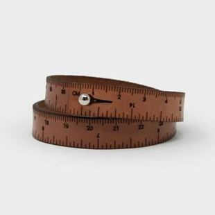 Bild på Wrist Ruler Armband i läder - Medium Brown 17"