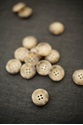 Bild på Merchant & Mills Mottled Recycled Paper Button 20mm