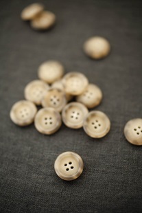 Bild på Merchant & Mills Mottled Recycled Paper Button 20mm